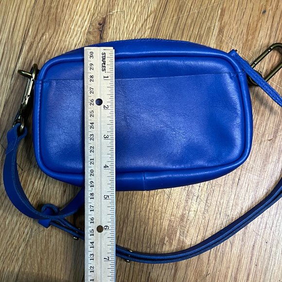 Madewell Mini Carabiner Crossbody Bag Purse, Electric Blue Cow Leather - Picture 4 of 12